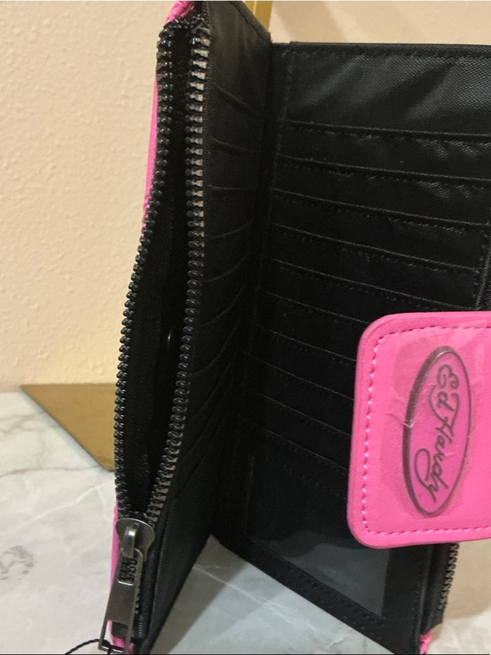 Ed Hardy Hot Pink Embossed Wristlet Wallet Absolutely Stunning 🤩 - Picture 4 of 5